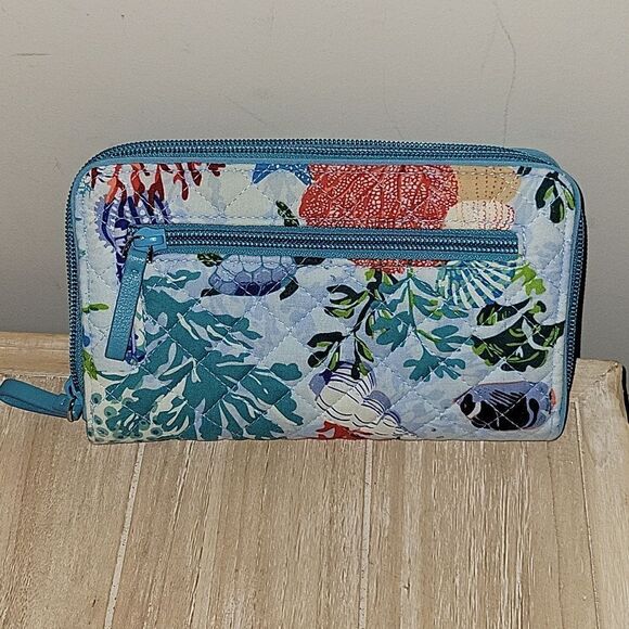 Vera Bradley RFID iconic turnkey Wallet in Shore Thing - Picture 2 of 9